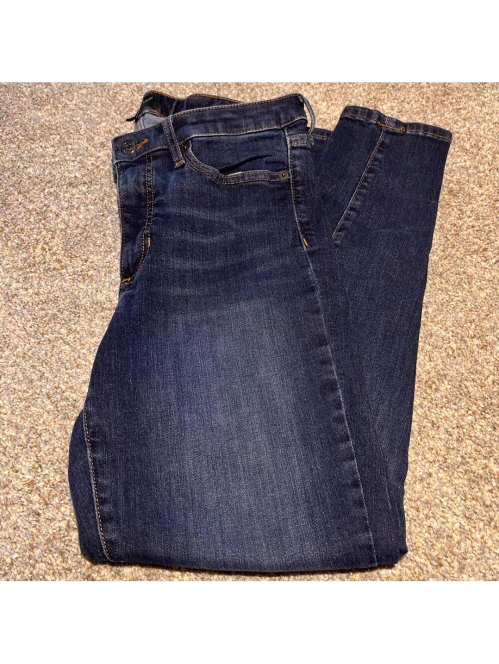 Banana Republic women’s curvy skinny jeans.